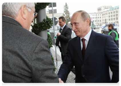 Prime Minister Vladimir Putin arriving at the 4th annual economic forum of CEOs and top managers of leading German companies|26 november, 2010|15:37