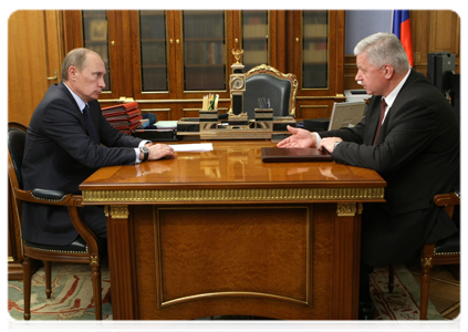 Prime Minister Vladimir Putin meeting with Mikhail Shmakov, the president of the Federation of Independent Trade Unions of Russia|29 november, 2010|18:54