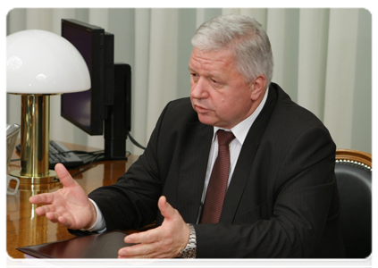 Mikhail Shmakov, the president of the Federation of Independent Trade Unions of Russia, at a meeting with Prime Minister Vladimir Putin|29 november, 2010|18:54