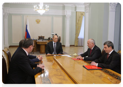 Prime Minister Vladimir Putin meeting with the management of Rosoboronexport (Russian Defence Export State Corporation) on the occasion of its 10th anniversary|3 november, 2010|16:31