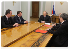 Prime Minister Vladimir Putin meeting with the management of Rosoboronexport (Russian Defence Export State Corporation) on the occasion of its 10th anniversary|3 november, 2010|16:31