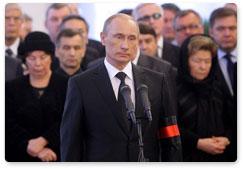 Prime Minister Vladimir Putin pays last respects to prominent politician and statesman Viktor Chernomyrdin