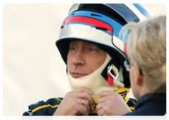 Prime Minister Vladimir Putin at the wheel of a Formula One race car|7 november, 2010|14:55