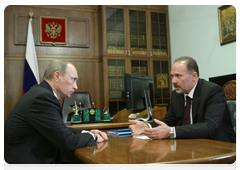 Prime Minister Vladimir Putin holding a working meeting with Governor of the Ivanovo Region Mikhail Men|9 november, 2010|19:19