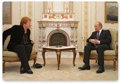 Prime Minister Vladimir Putin meets with Finnish President Tarja Halonen