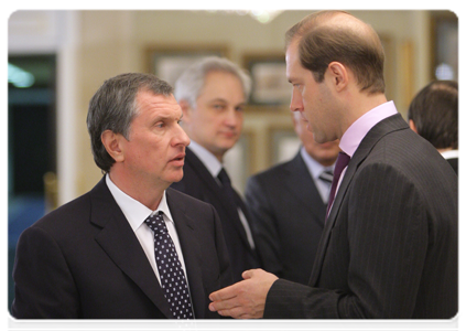 Deputy Prime Minister of the Russian Federation Igor Sechin and Deputy Minister of Industry and Trade Denis Manturov before the meeting of the Russian Government Presidium|1 december, 2010|16:56