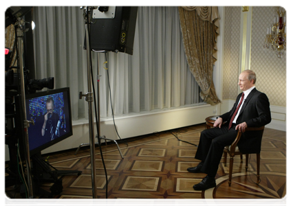 Председатель Правительства Российской Федерации В.В.Путин во время интервью ведущему американского телеканала «Си-Эн-Эн» Ларри Кингу|2 декабря, 2010|06:00