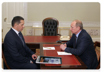 Prime Minister Vladimir Putin meeting with Minister of Natural Resources and Environment Yury Trutnev|10 december, 2010|20:05