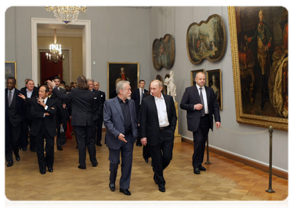 Prime Minister Vladimir Putin invited charity concert attendees to visit the Russian Museum yesterday evening|11 december, 2010|11:49