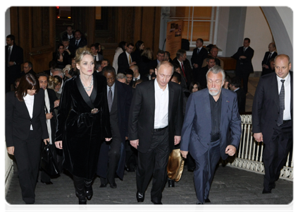 Prime Minister Vladimir Putin invited charity concert attendees to visit the Russian Museum yesterday evening|11 december, 2010|11:51