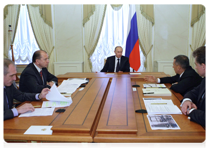 Prime Minister Vladimir Putin at a meeting on restoring the power supply in regions hit by bad weather|11 december, 2010|14:46