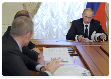 Prime Minister Vladimir Putin at a meeting on restoring the power supply in regions hit by bad weather|11 december, 2010|14:46