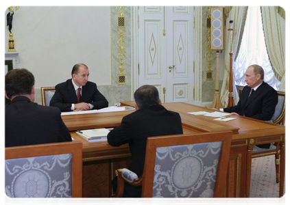 Prime Minister Vladimir Putin at a meeting on restoring the power supply in regions hit by bad weather|11 december, 2010|14:46