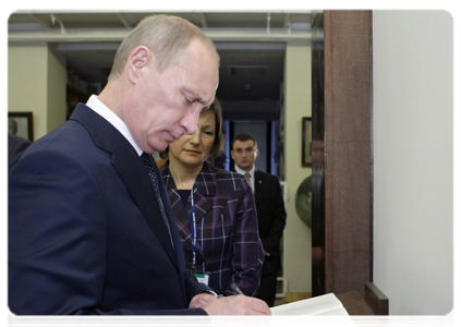 Prime Minister Vladimir Putin visiting the headquarters of the Russian Geographical Society|11 december, 2010|16:15