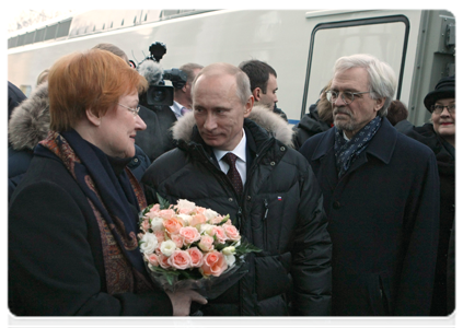 Vladimir Putin in Vyborg with Finnish President Tarja Halonen, who arrived from Helsinki in the first Allegro high-speed express train|12 december, 2010|18:44