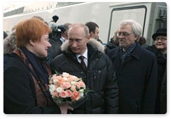 Vladimir Putin and Finnish President Tarja Halonen meet in Vyborg and depart for St Petersburg in the first Allegro high-speed express train, which brought Ms Halonen from Helsinki