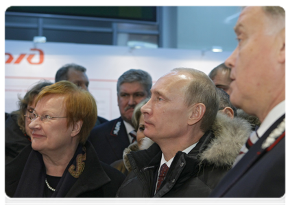 Prime Minister Vladimir Putin and Finnish President Tarja Halonen upon arriving in St Petersburg on the new Allegro high-speed train|12 december, 2010|18:51