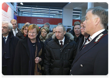 Prime Minister Vladimir Putin and Finnish President Tarja Halonen upon arriving in St Petersburg on the new Allegro high-speed train|12 december, 2010|18:51