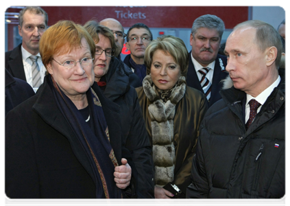 Prime Minister Vladimir Putin and Finnish President Tarja Halonen upon arriving in St Petersburg on the new Allegro high-speed train|12 december, 2010|18:51