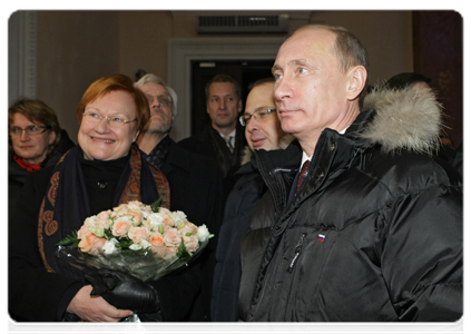 Vladimir Putin in Vyborg with Finnish President Tarja Halonen, who arrived from Helsinki in the first Allegro high-speed express train|12 december, 2010|19:16