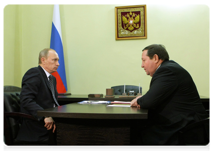 Prime Minister Vladimir Putin meeting with Arkhangelsk Region Governor Ilya Mikhalchuk|13 december, 2010|21:58