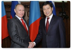 Prime Minister Vladimir Putin holds talks with his Mongolian counterpart Sükhbaataryn Batbold