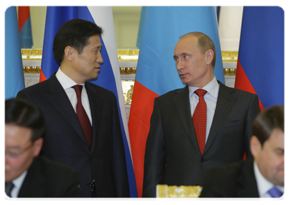 По итогам переговоров В.В.Путина и С.Батболда было принято совместное коммюнике. Также в присутствии глав Правительств России и Монголии был подписан ряд совместных документов|14 декабря, 2010|18:39
