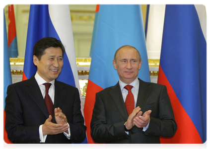 По итогам переговоров В.В.Путина и С.Батболда было принято совместное коммюнике. Также в присутствии глав Правительств России и Монголии был подписан ряд совместных документов|14 декабря, 2010|18:48