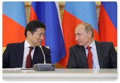 Prime Minister Vladimir Putin and Mongolian Prime Minister Sükhbaataryn Batbold make press statements following the signing of bilateral agreements