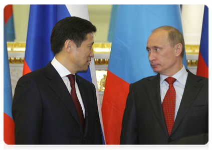 По итогам переговоров В.В.Путина и С.Батболда было принято совместное коммюнике. Также в присутствии глав Правительств России и Монголии был подписан ряд совместных документов|14 декабря, 2010|19:25