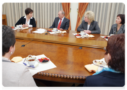 Prime Minister Vladimir Putin meeting with activists from the Union of Russian Women public organisation|15 december, 2010|07:50