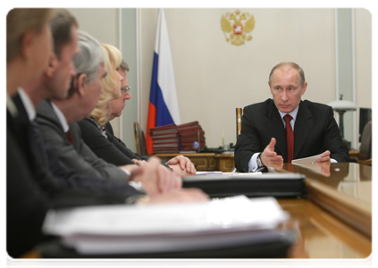 Prime Minister Vladimir Putin chairs a meeting to discuss the construction, commissioning and operation of high-tech federal medical centres and perinatal clinics|17 december, 2010|17:07