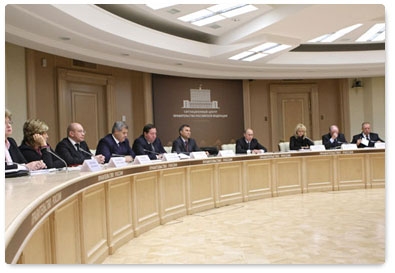 Prime Minister Vladimir Putin holds a video conference to discuss the modernisation of regional healthcare systems in the Northwestern Federal District for 2011-2012