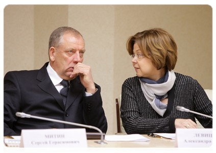 Novgorod Region Governor Sergei Mitin and Deputy Minister of Economic Development Alexandra Levitskaya at a video conference to discuss the modernisation of regional healthcare systems in the Northwestern Federal District for 2011-2012|2 december, 2010|17:53