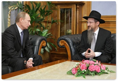 Prime Minister Vladimir Putin meets with Russia's Chief Rabbi Berl Lazar