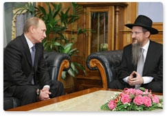 Prime Minister Vladimir Putin meets with Russia's Chief Rabbi Berl Lazar