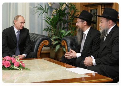 Prime Minister Vladimir Putin at a meeting with Russia's Chief Rabbi Berl Lazar|2 december, 2010|20:54