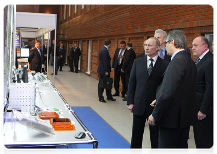 Prime Minister Vladimir Putin visiting the Zelenograd Innovation and Technology Centre, where he familiarises himself with a variety of projects and studies in the fields of medicine, the humanities and energy efficiency|20 december, 2010|16:31