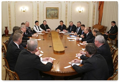 Prime Minister Vladimir Putin meets with Latvian President Valdis Zatlers