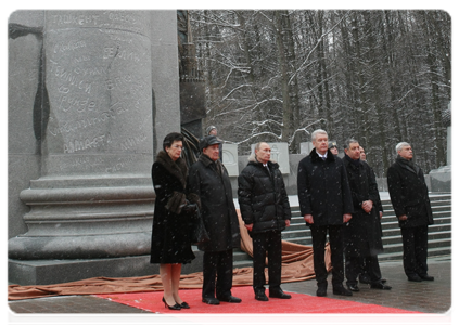 Prime Minister Vladimir Putin during the unveiling of a WWII monument in Moscow’s Poklonnaya Gora memorial park|21 december, 2010|15:16