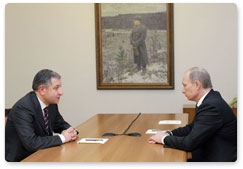 Prime Minister Vladimir Putin meets with Zurab Nogaideli, leader of the Movement for a Fair Georgia