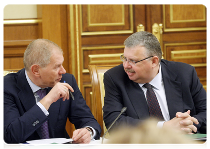 Federal Fishery Agency head Andrei Krainy and Federal Customs Service chief Andrei Belyaninov during the government meeting|21 december, 2010|20:39