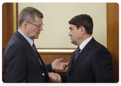 Prosecutor General Yury Chaika and Minister of Transport Igor Levitin during the government meeting|21 december, 2010|20:40