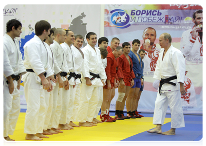 Prime Minister Vladimir Putin taking part in a practice for Russian wrestlers and martial artists during a visit to the Moskovsky sports and fitness centre in St Petersburg|22 december, 2010|20:12