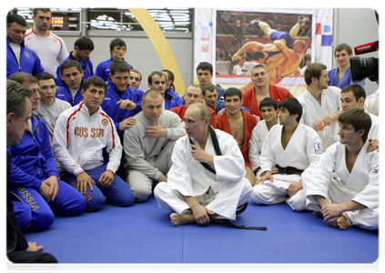 Prime Minister Putin talking with the Russian wrestling team after their training session|22 december, 2010|22:39