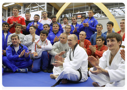 Prime Minister Putin talking with the Russian wrestling team after their training session|22 december, 2010|22:39