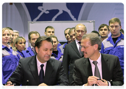 GAZ Group and Daimler AG sign a memorandum of understanding on launching the assembly of Mercedes-Benz Sprinters at the Gorky Automobile Plant (GAZ) in the presence of Prime Minister Vladimir Putin|23 december, 2010|18:49