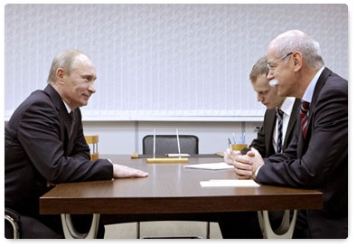 Prime Minister Vladimir Putin meets with Daimler AG Chairman of the Board Dieter Zetsche at the Gorky Automobile Plant