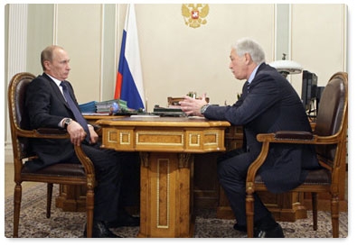 Prime Minister Vladimir Putin holds a meeting with State Duma Speaker Boris Gryzlov