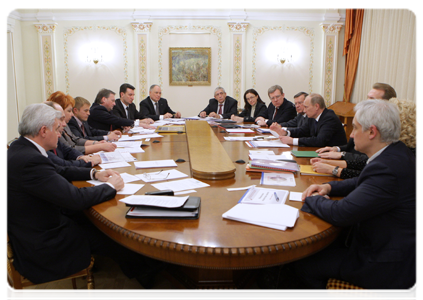 Prime Minister Vladimir Putin meeting with small and medium-sized businesses|24 december, 2010|19:54